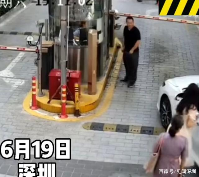 又是油門當(dāng)剎車，深圳女司機(jī)剛啟動(dòng)就撞翻崗?fù)?，女保安員骨折受傷